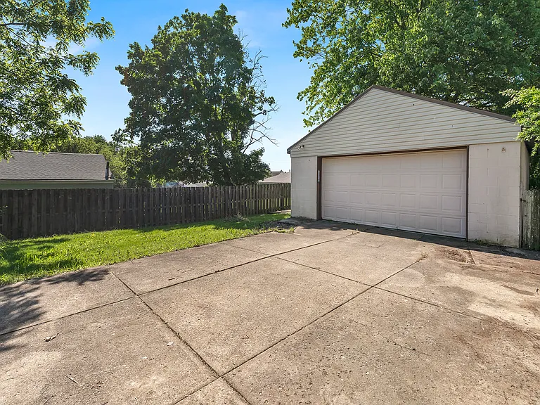 610 Elm St — Photo 3