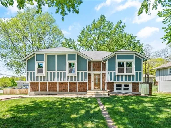 6226 Hallet St, Shawnee, KS 66216