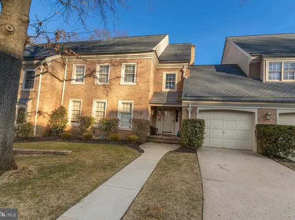 64 Foxwood Dr #64, Moorestown, NJ 08057