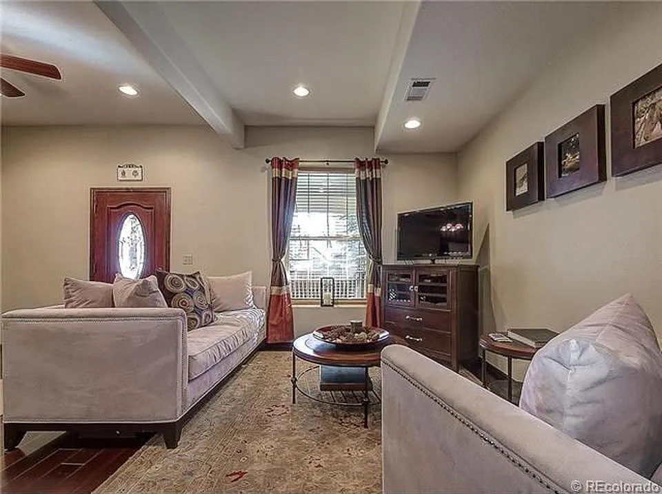 3 bed, 1866 sqft, $3,745 — Photo 2