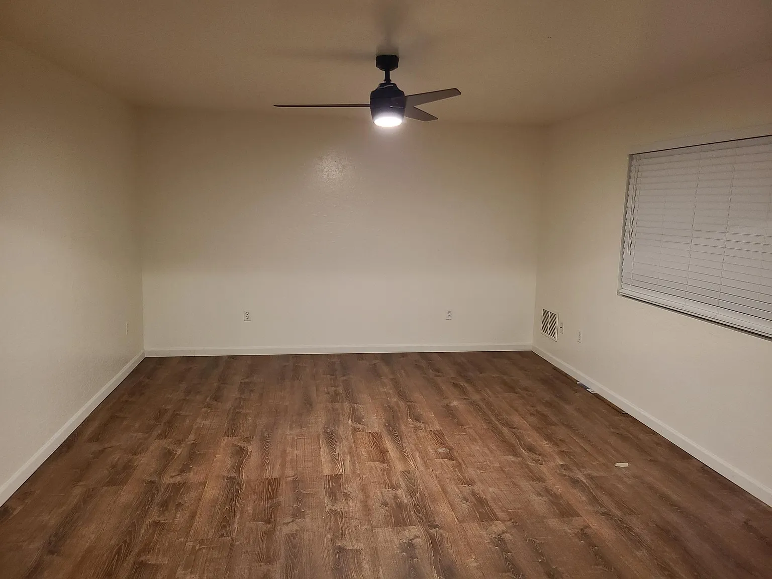 2 bed, 850 sqft, $1,375 — Photo 2
