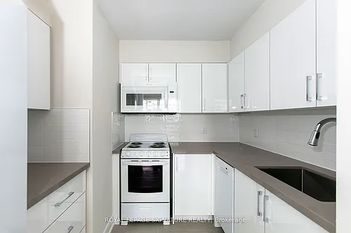 33 Isabella St #210 Photo 1