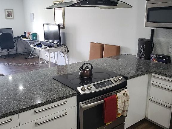 4th image of 5170 SW 40th Ave APT 8E
