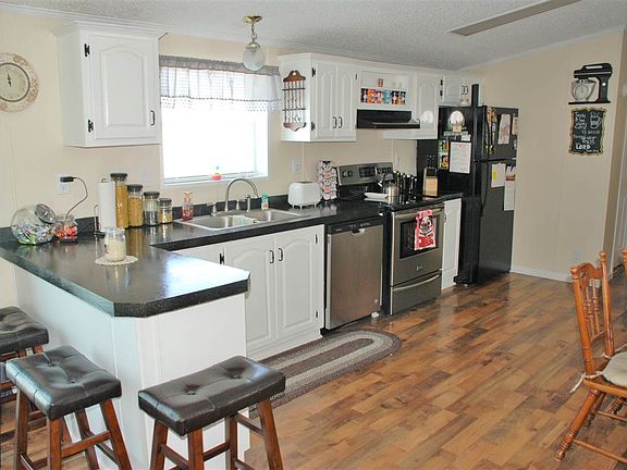 4th image of 712 East Ln