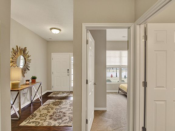 3rd image of 938 London Ct