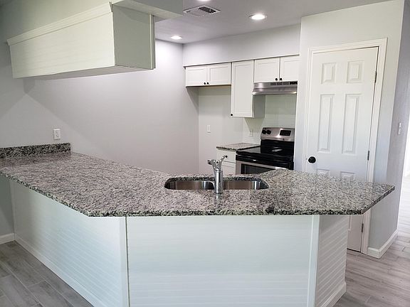 3rd image of 7576 Windsor Oaks #7580