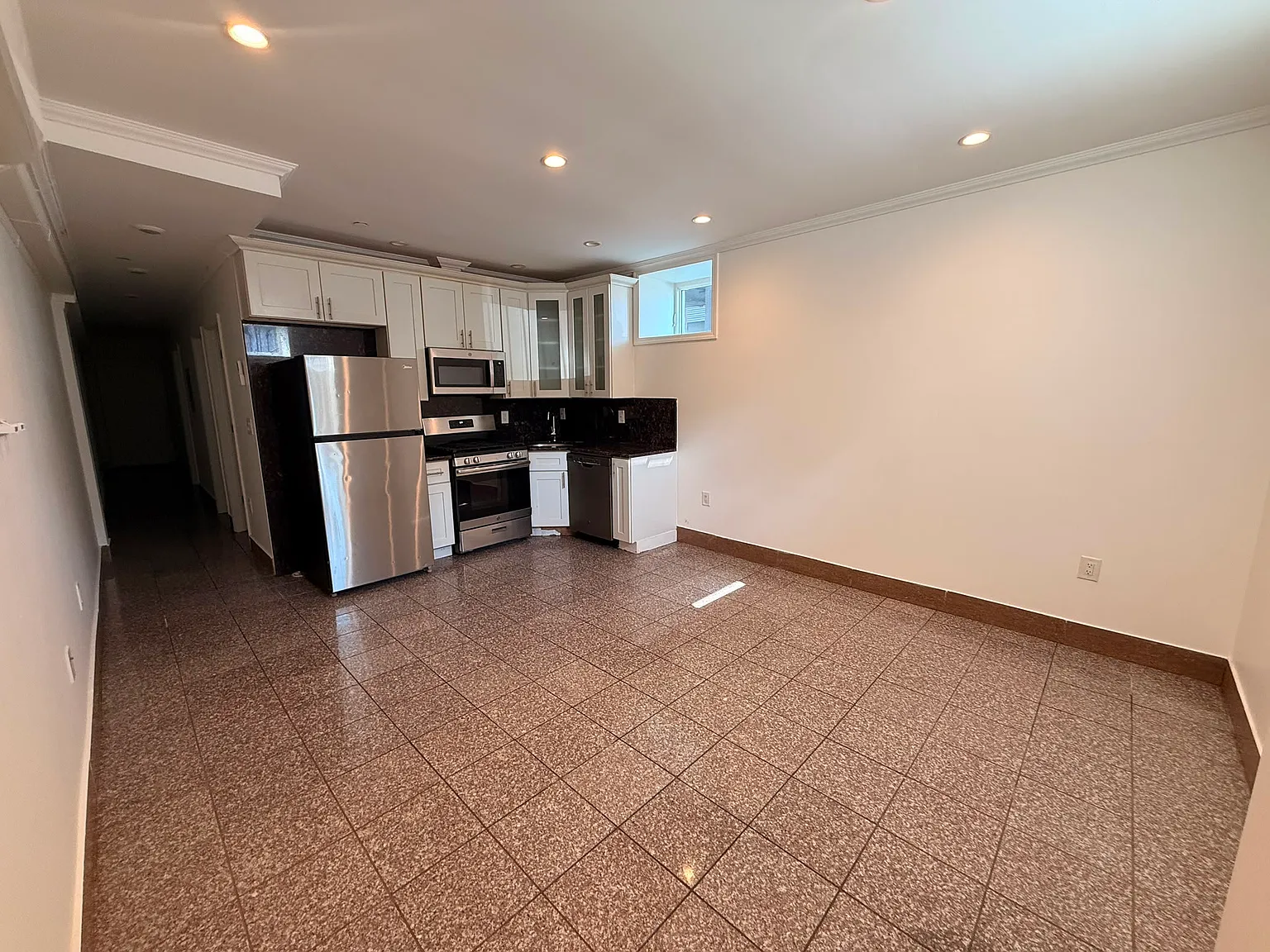 377 Danforth Ave — Photo 2