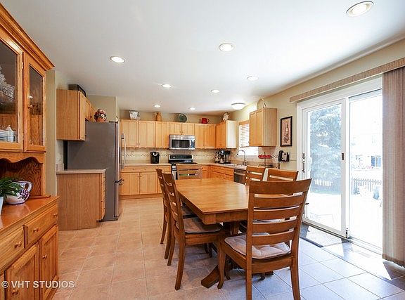 5th image of 11 Gibbons Ct