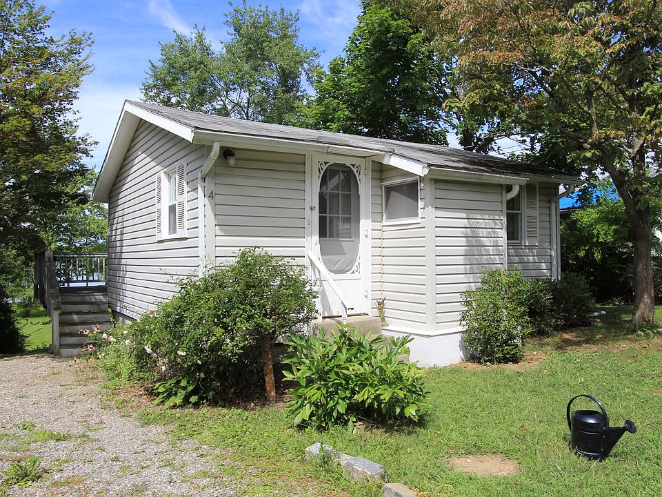 1st image of 4 Memorial Dr #4