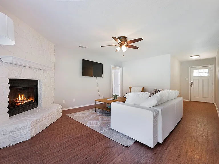 3110 Monument Dr — Photo 3