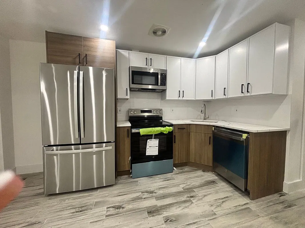3 bed, 1.0 bath, 966 sqft, $3,500 — Photo 3