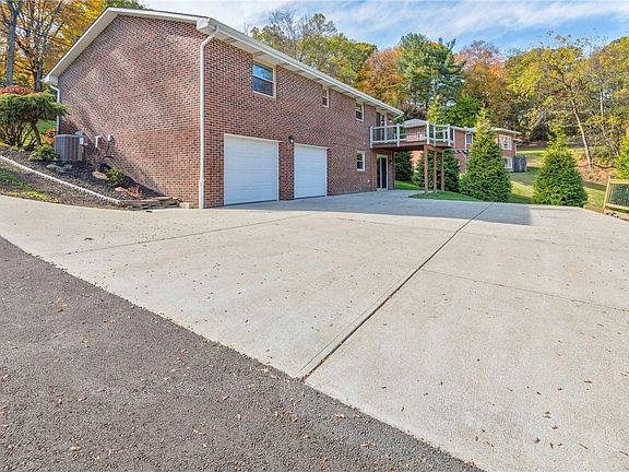 5th image of 49 Woodside Dr