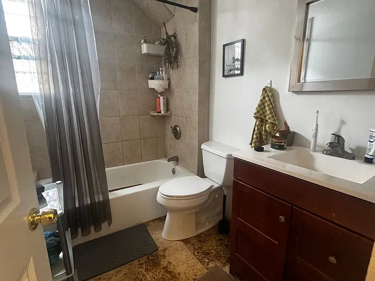 818 Parker St #1 — Photo 3
