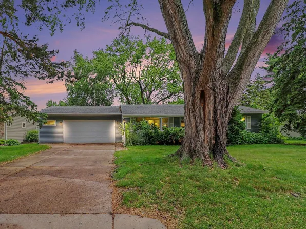 2203 Lakeaires Blvd, White Bear Lake, MN 55110