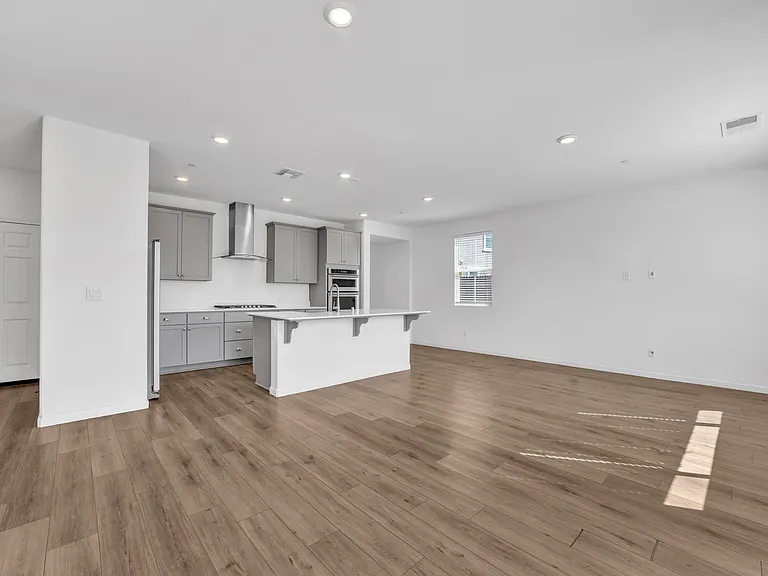 4562 Butterfly Ridge Dr — Photo 6