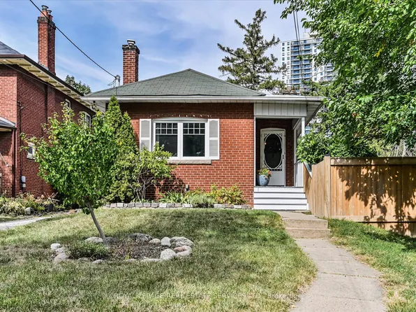 11 King Street Cres, Toronto, ON M9N 1K7