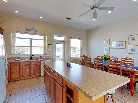 4th image of 825 E Gorrie Dr