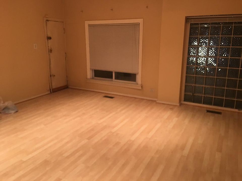 2nd image of 11325 Joseph Campau St