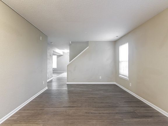 4th image of 607 Sweet Creek Dr