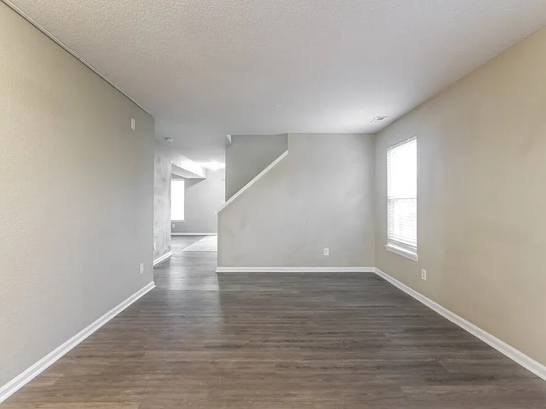 607 Sweet Creek Dr — Photo 4