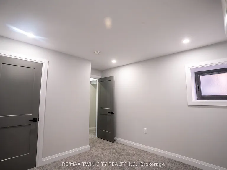 130 Elgin St #2 — Photo 8