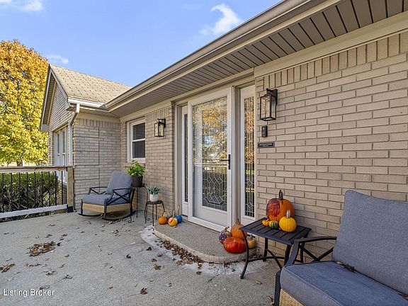 5th image of 365 Cedarview Dr
