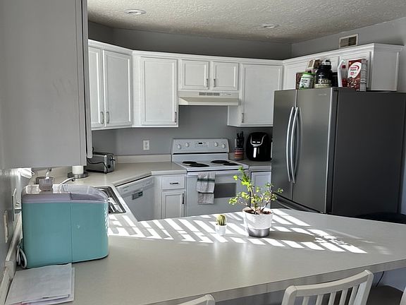 3rd image of 1038 W 1410 S #3