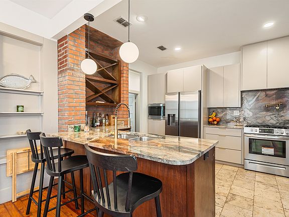 4th image of 2248 Las Vacas St