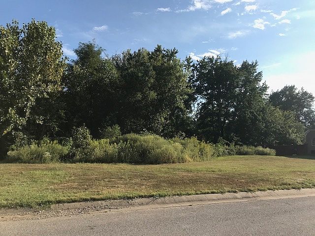 2nd image of 131 Palace Dr