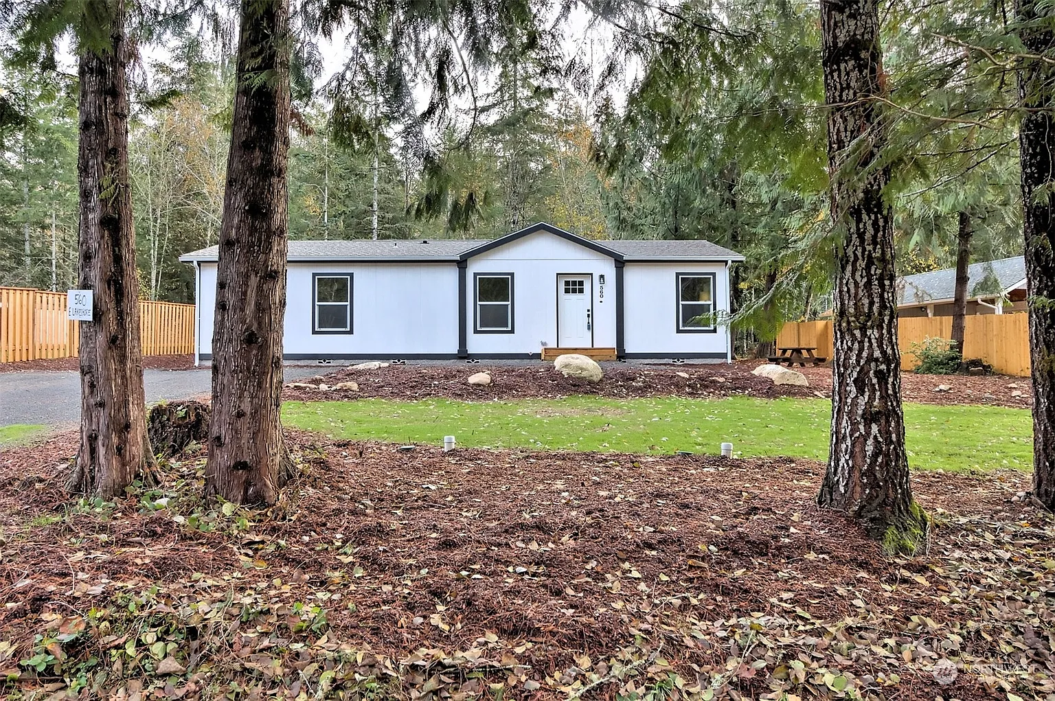 560 E Lakeshore Drive E photo 1