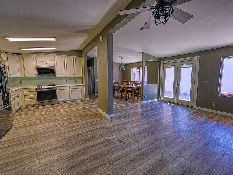 5581 Wheatfield Dr — Photo 10