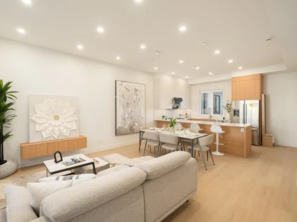 5300 Chetwynd Ave #1, Richmond, BC V7C 4L2