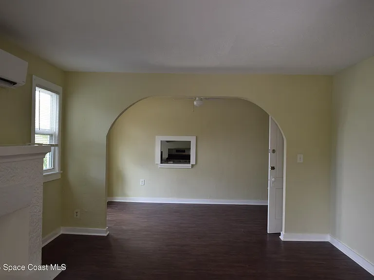 658 Young St #1 — Photo 4