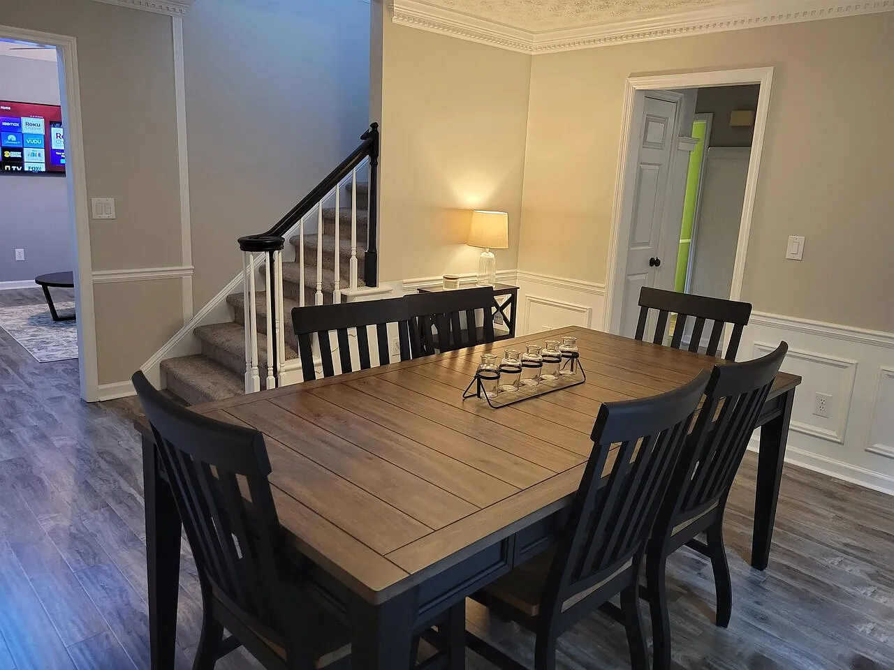 4 bed, 2.0 bath, $5,720 — Photo 3