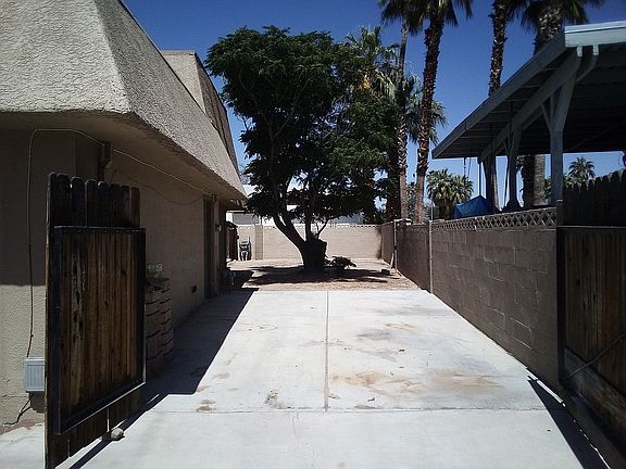 2nd image of 3056 Plaza St