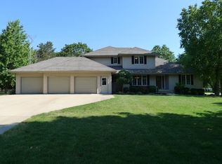 519 Sunset Pl, Charles City, IA 50616
