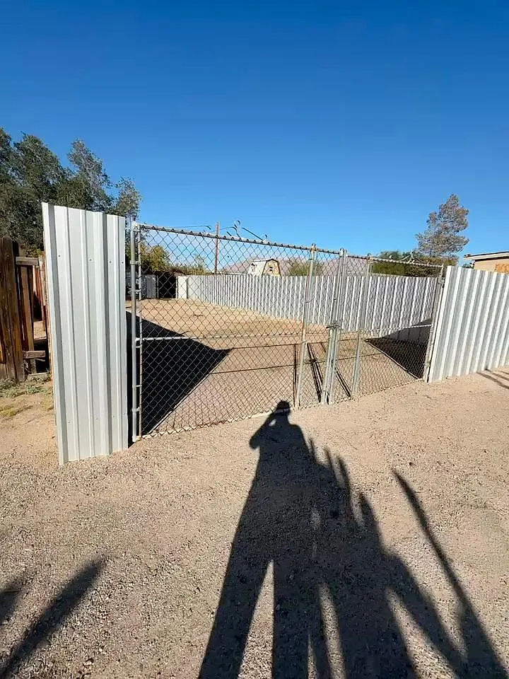 4462 N Pomona Ave — Photo 2