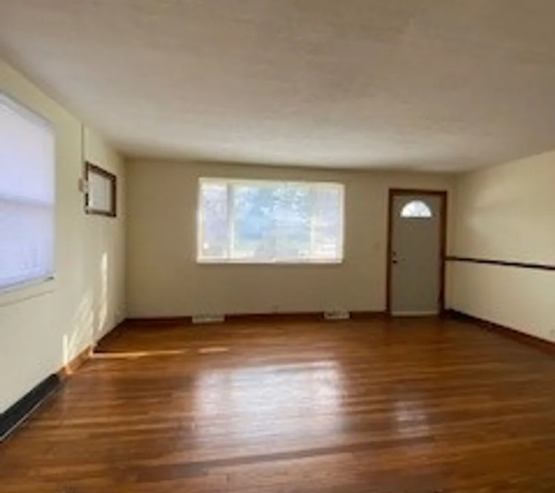 55363 Lexington Ave