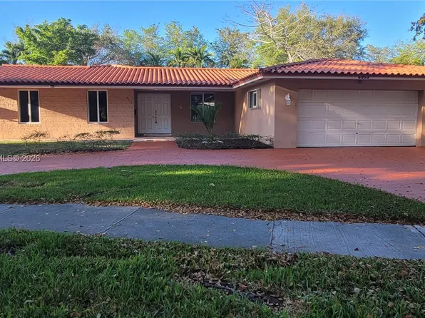 6895 Loch Ness Dr, Miami Lakes, FL 33014