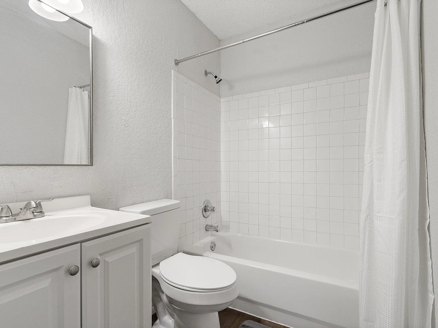 4 bed, 1.0 bath, 850 sqft, $745 — Photo 3
