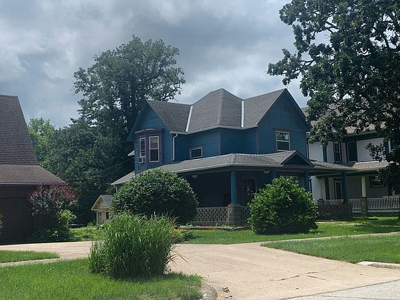 3rd image of 807 Audubon St