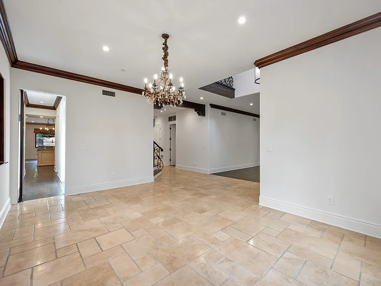 305 N Palm Dr — Photo 42