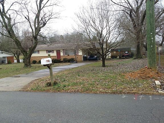 2nd image of 904 Linda Dr SE