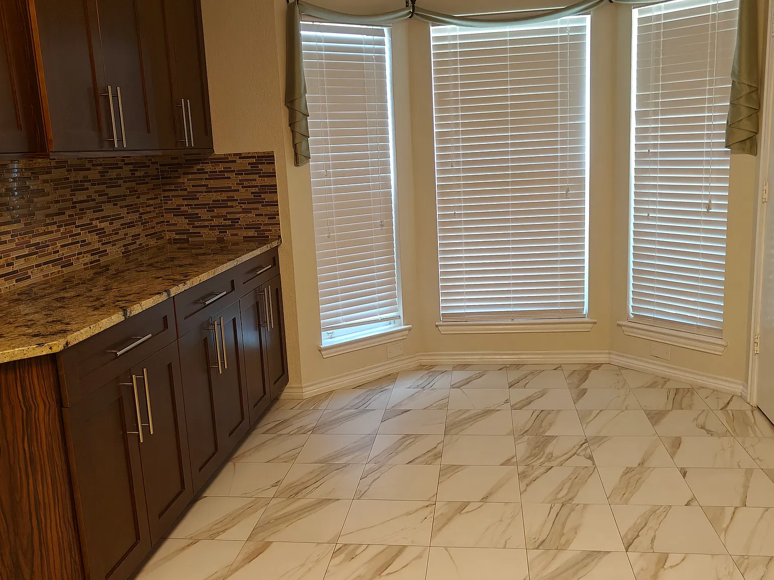 3 bed, 1462 sqft, $2,100 — Photo 3