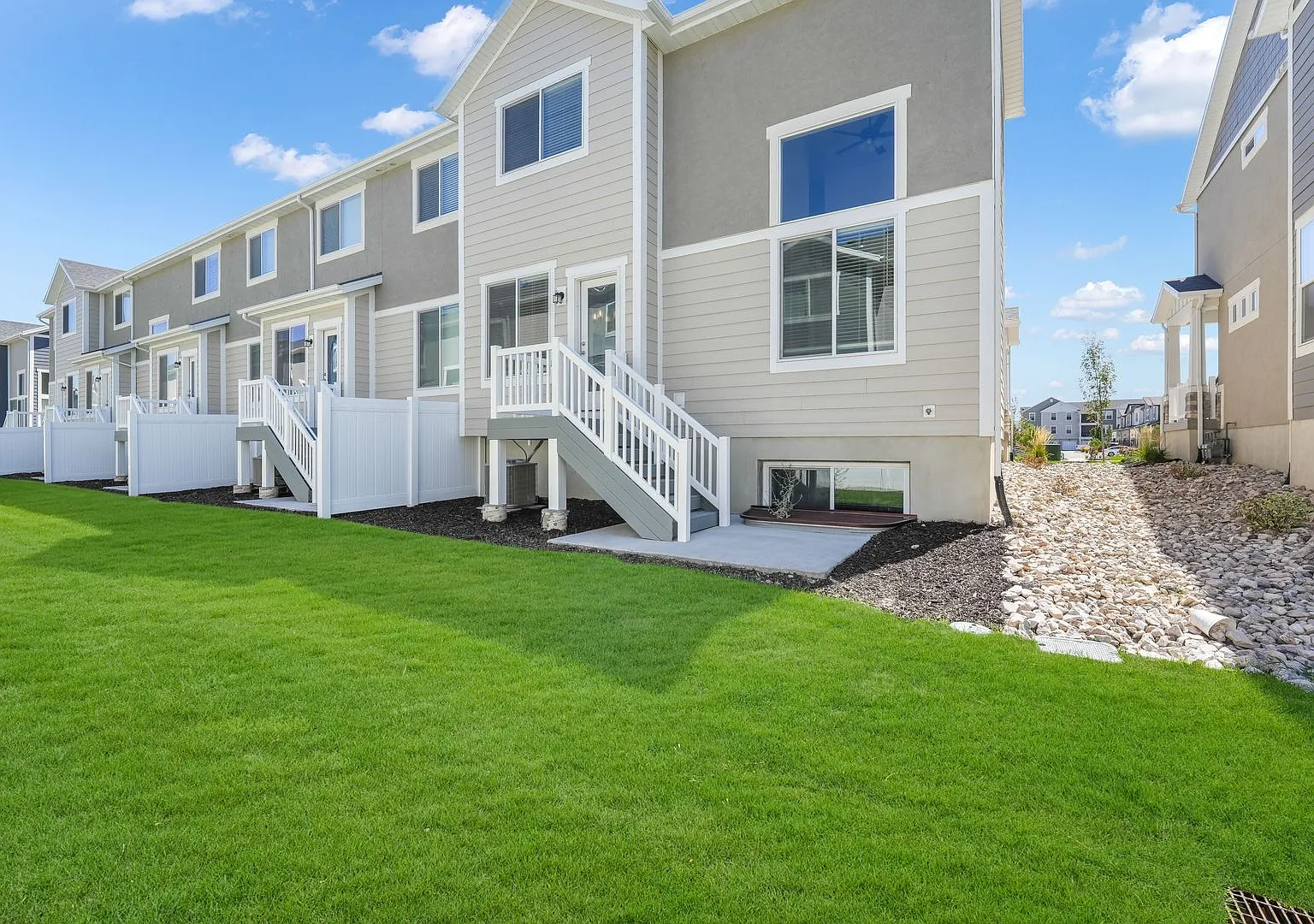 Bright End-Unit Townhome in Lehi - Pet friendly. — Photo 2