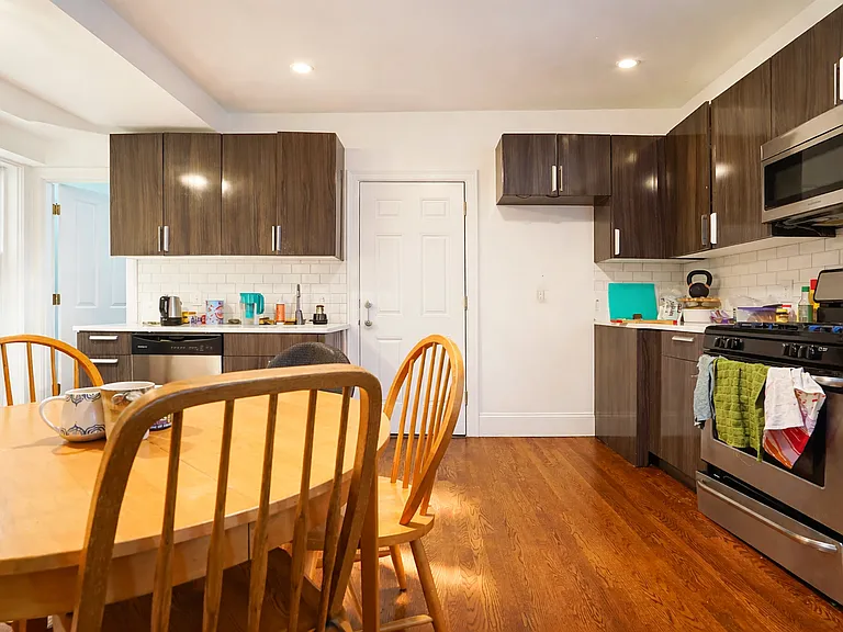 25 Marney St #2 — Photo 2