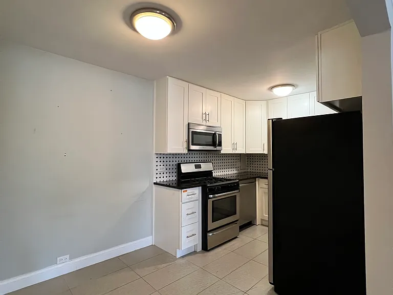 2400 W Balmoral Ave #2G — Photo 6