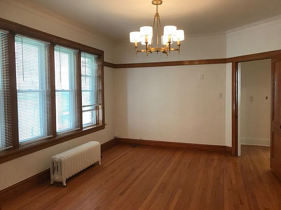 5th image of 5253 W Montrose Ave