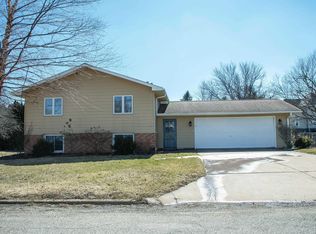 406 Monroe St, Dysart, IA