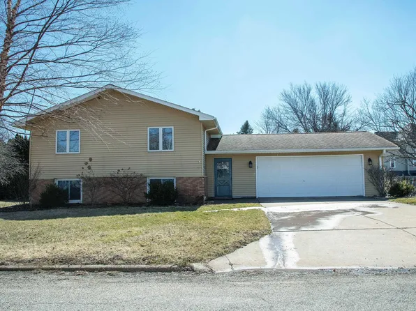 406 Monroe St, Dysart, IA 52224
